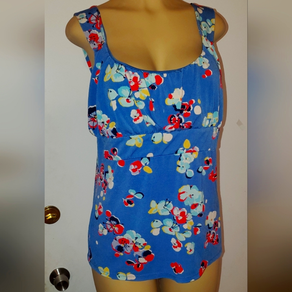 Blue flowery top